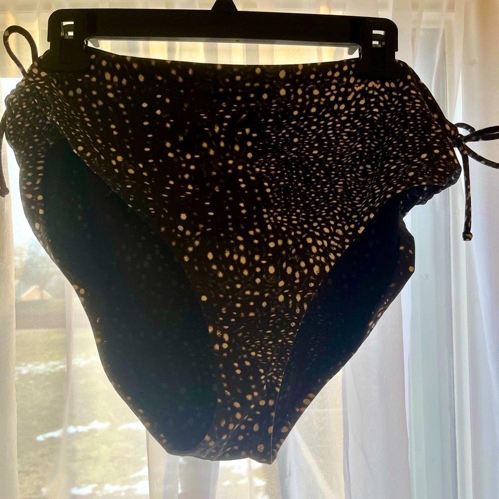 NWOT- Carrie Underwood Calia swim suit bottoms size XL